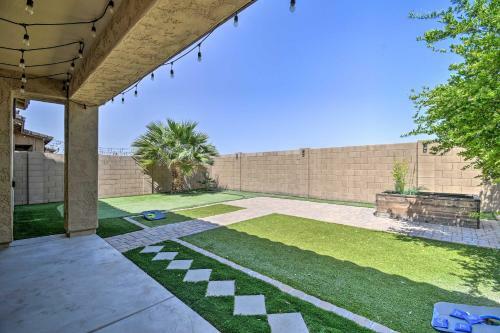 Glendale Home With Putting Green And Pool Access!