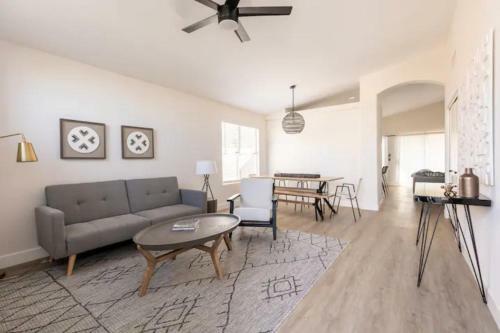 Walking Distance To Cardinals Stadium & Westgate