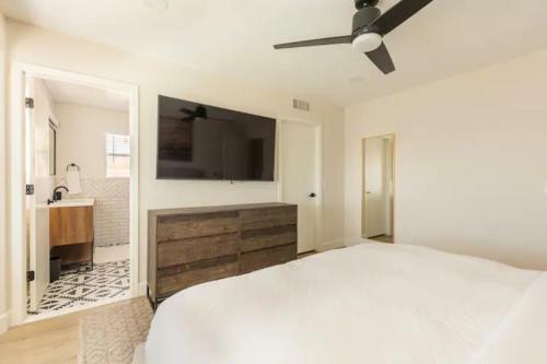 Walking Distance To Cardinals Stadium & Westgate