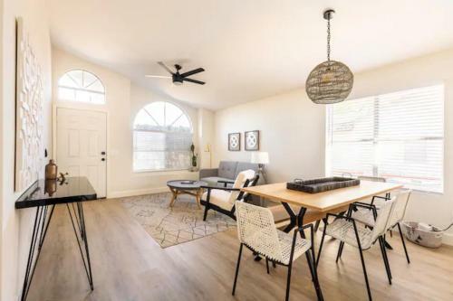 Walking Distance To Cardinals Stadium & Westgate