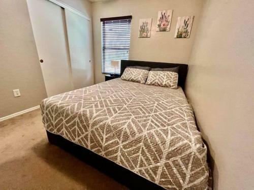 Pet Friendly! Pool: King Beds: Close To Everything