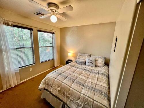 Pet Friendly! Pool: King Beds: Close To Everything