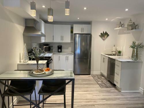 Romantic Riverside Suite In Elora