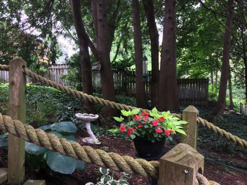 Romantic Riverside Suite In Elora