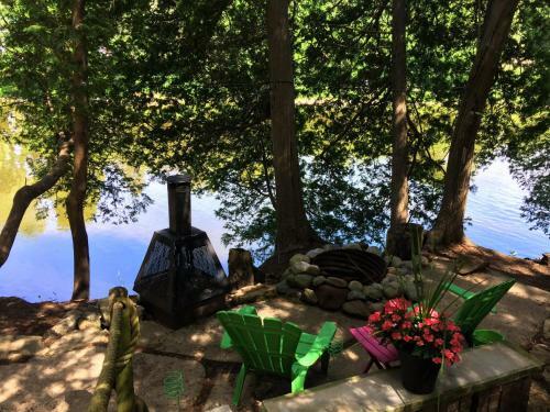 Romantic Riverside Suite In Elora