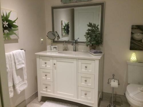 Romantic Riverside Suite In Elora
