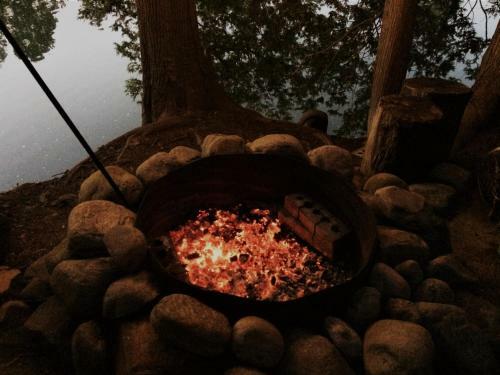 Romantic Riverside Suite In Elora