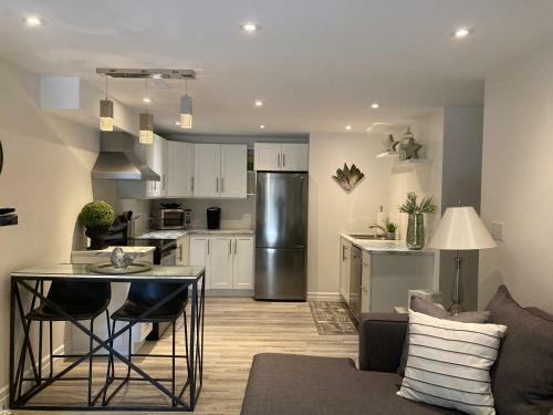 Romantic Riverside Suite In Elora