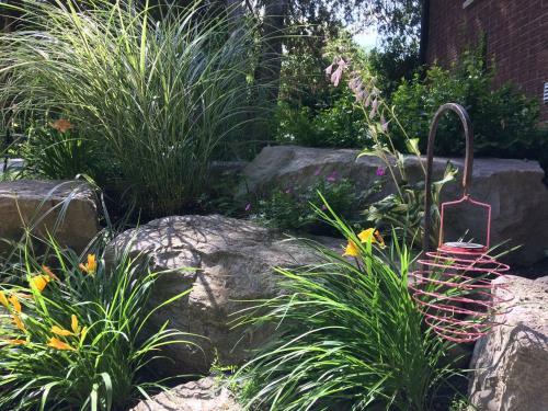 Romantic Riverside Suite In Elora