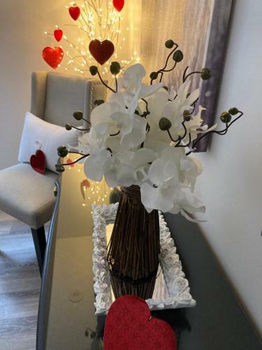 Romantic Riverside Suite In Elora