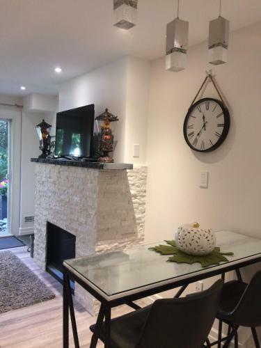 Romantic Riverside Suite In Elora