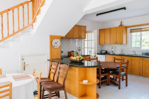 Five Greeks 4 Bedroom Villa In Paphos
