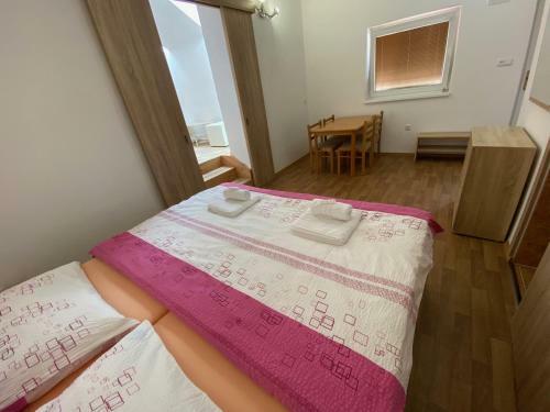 Hostal Penzion Tr�dler