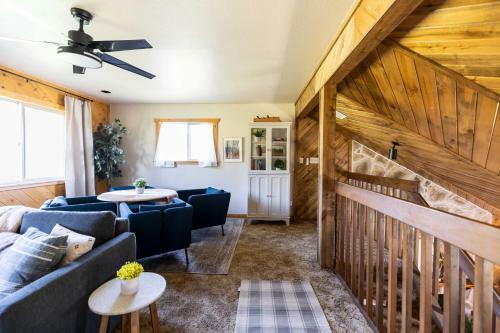 Whispering Hollow Lodge On Greer Main St!