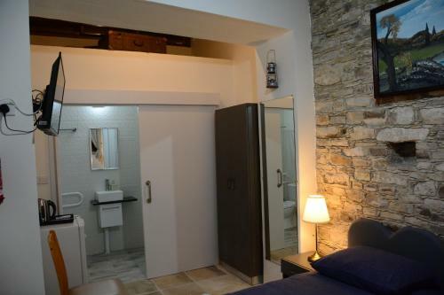 Hostal Lazaros Stonehouse