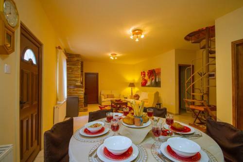 Persephone Cottage By Agroholidays