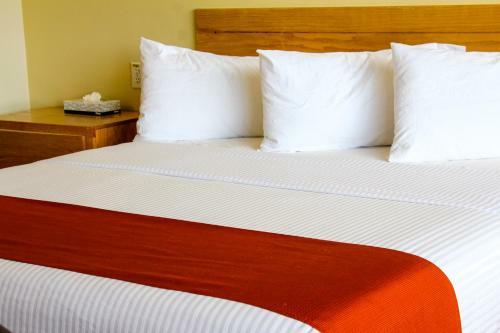 Hotel La Huerta Inn & Suites