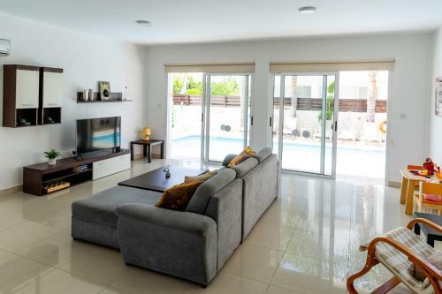 Blue Water Villa Ekaterina 3 Bdrm