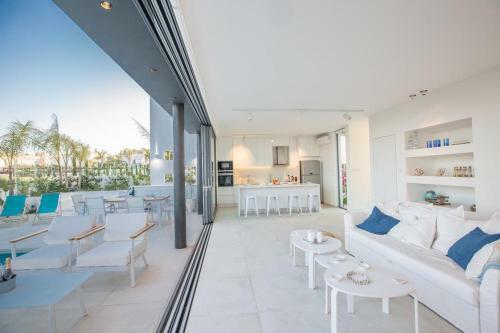 The White H Villa, Protaras, Fresh And Peaceful