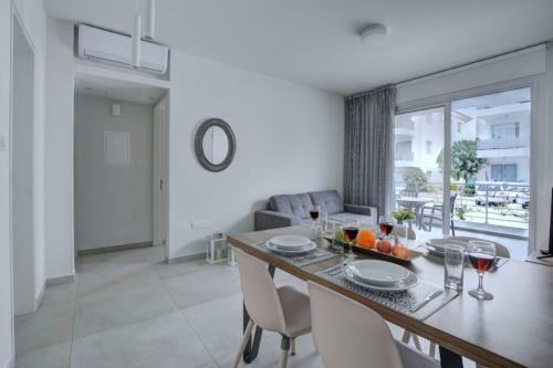 Mythical Sands Ground Floor Apartment For 6 Persons
