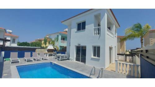 Horizon Stylish Villa In Protaras Complex