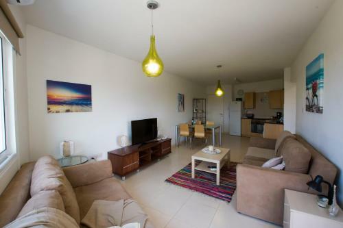 Apartamento New Beautiful Sea View 2 Bdrm Flat With Pool!