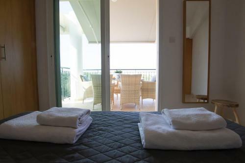 Apartamento New Beautiful Sea View 2 Bdrm Flat With Pool!
