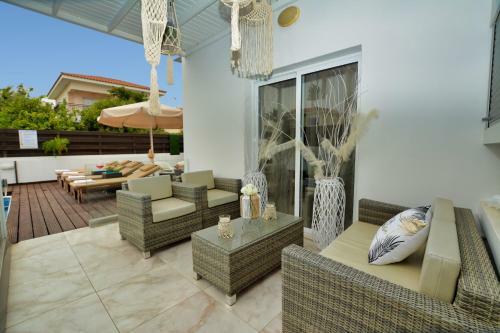 Sunnyvillascyprus: Modern 3br Villa /w Pool
