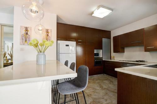 Sunnyvillascyprus: Modern 3br Villa /w Pool