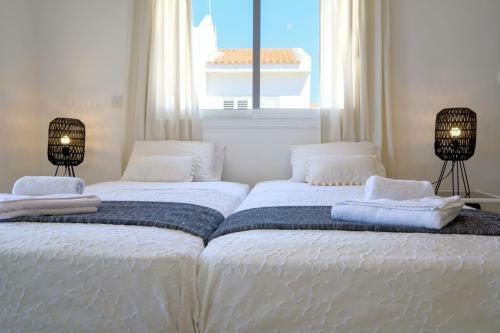 Phaedrus Living: Seaside Luxury Villa Anafi