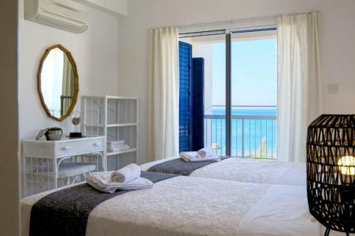 Phaedrus Living: Seaside Luxury Villa Anafi