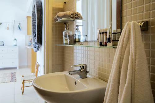Phaedrus Living: Seaside Luxury Villa Anafi