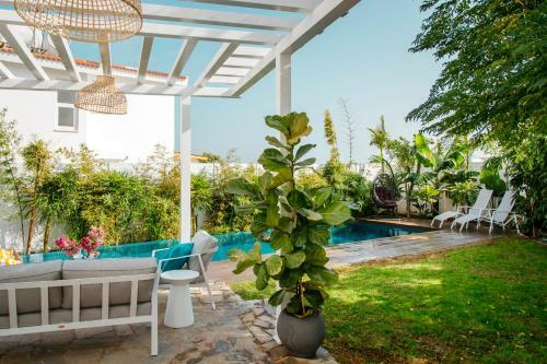 Island Home Seaside Villa