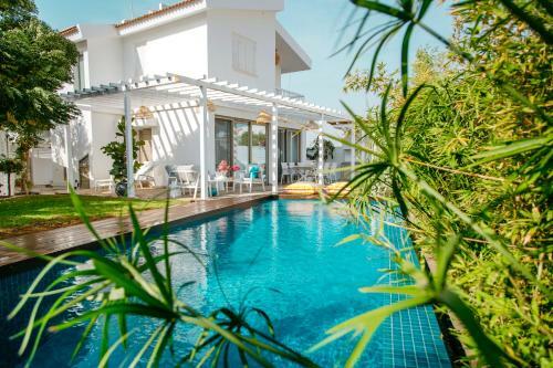 Island Home Seaside Villa