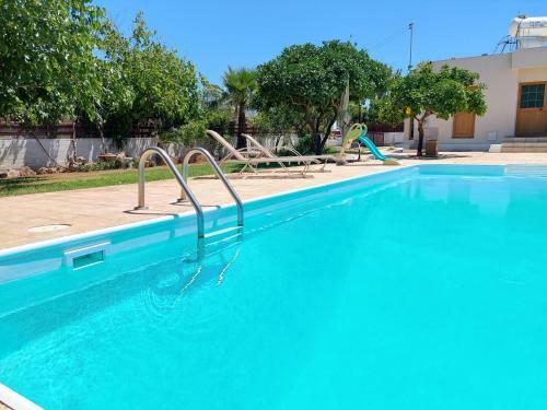 Stunning 2-bed Villa In Paralimni