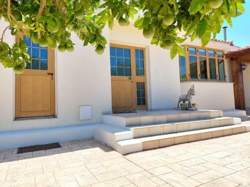 Stunning 2-bed Villa In Paralimni