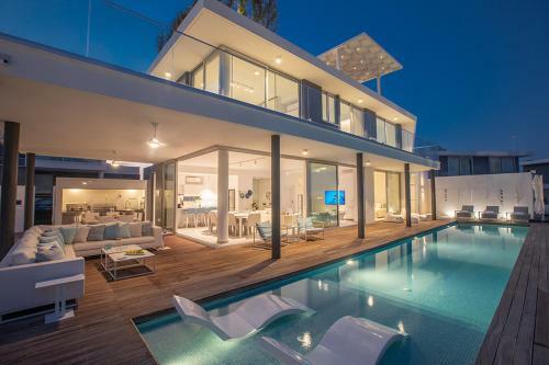 Luxurious And Extravagant 5 Stars Villa