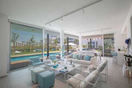 Luxurious And Extravagant 5 Stars Villa