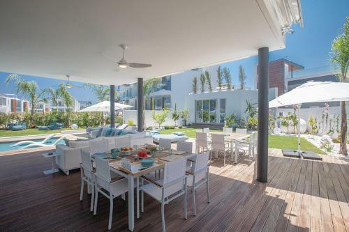 Luxurious And Extravagant 5 Stars Villa