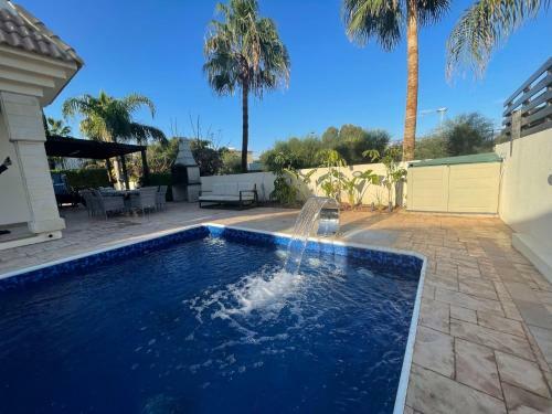 Spacious Holiday Villa With Heated Swimming Pool