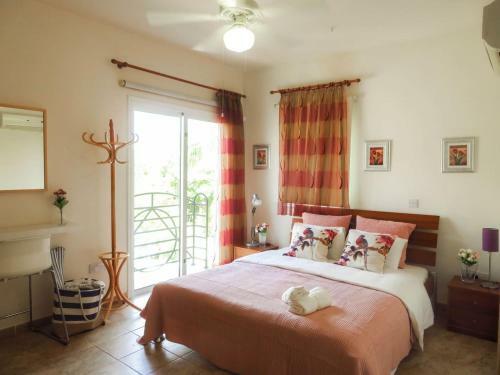 Spacious Holiday Villa With Heated Swimming Pool