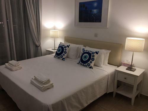 Modern, Pool-side 2 Bedroomed Apartment