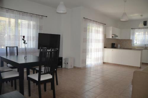 Pafia Sunbeach Townhouse