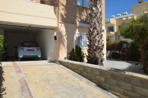 Pafia Sunbeach Townhouse