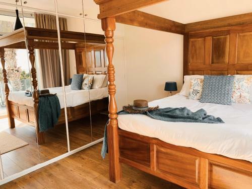 Poseidon's Luxury Apartment