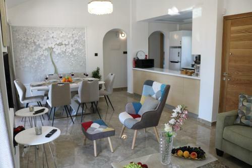 Yulya Villa By Taimoura