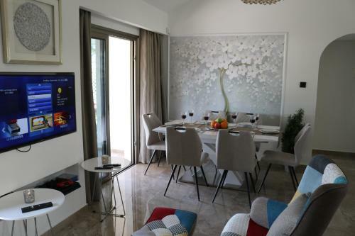 Yulya Villa By Taimoura