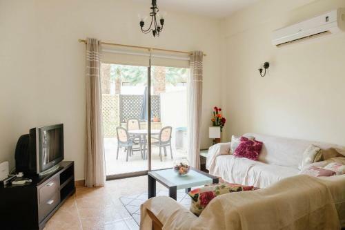 Queens Gardens 2 Bedroom Townhouse In Paphos