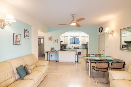 Dalia Seaside 2 Bedroom Apartment With Pool & Garden