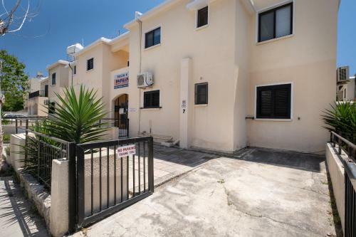 Dalia Seaside 2 Bedroom Apartment With Pool & Garden